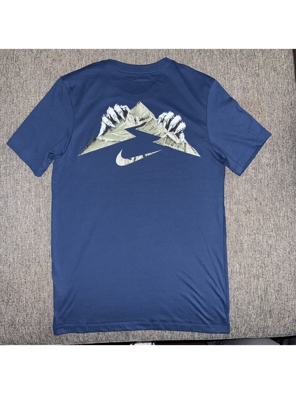 Nike Trail Dri-Fit T-Shirt Small FZ8054-465 New With Tags